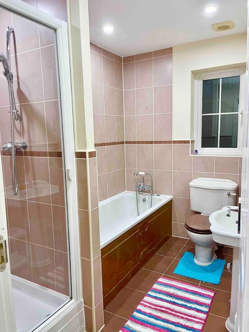Luxurious Executive 4 Bedroom Whole Home | For 10 Хензол Экстерьер фото